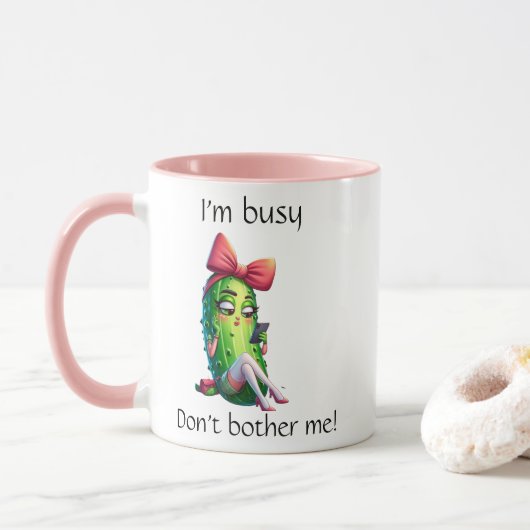 "I'm Busy Don't Bother Me" Sassy Pickle Girl Mug (Avec donut)