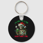 I'm Fine This Is Fine Everything Christmas Skeleto Sleutelhanger (Voorkant)