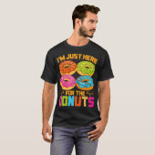 Im Just Here For The Donuts Funny Halloween T-shirt (Voorkant volledig)