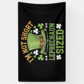 I'm Not Short I'm Leprechaun Size beroemd gemaakt Spandoek (Verticaal)