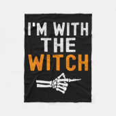 I'm With The Witch Funny Skeleton Halloween Matchi Fleece Deken (Voorkant)