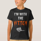 I'm With Witch Skeleton Hand Funny Halloween Husba T-shirt (Voorkant)