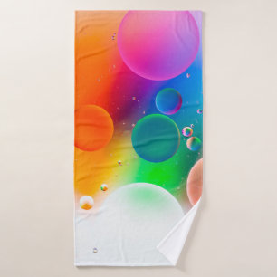 Image artistique colorée de goutte d'huile sur l'e