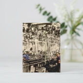 Image de carte postale de travailleurs d'usine vin (Debout devant)