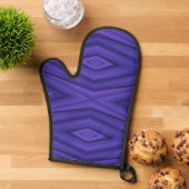 Image montrant une gant de cuisine violet avec un (De haut en bas)