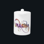 "Imaginez" la théière<br><div class="desc">Inspirer l'amour de votre vie avec ce texte inspirant. Ce modèle inspirant de théière présente les mots IMAGINE dans un texte coloré entouré de tourbillons décoratifs. Fait un grand cadeau pour le ménage.</div>