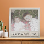 Imitation Canevas Cadre photo vintage tendance avec une seule photo<br><div class="desc">Un design vintage et tendance avec une bordure d'image rétro que vous pouvez ajouter votre selfie ou portrait préféré d'un ami. Ajoutez une photo horizontale à ce joli décor de vacances, parfait pour les enfants. Un design rétro qui vous fera remonter à l'époque de la prise de photos avec un...</div>