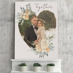 Imitation Canevas Ensemble photo Mariage en coeur floral géométrique<br><div class="desc">Toile photo personnalisée affichant votre photo préférée dans un cadre en or géométrique en forme de coeur. Le cadre est décoré de bouquets d'aquarelle de fleurs crème et abricot. Il est écrit avec le mot "ensemble" dans élégant script décontracté, manuscrit sur un arrière - plan neutre, blanc amande, que vous...</div>
