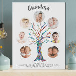 Imitation Canevas Grand-mère garde photo<br><div class="desc">Cette impression de toile Grandma moderne et élégante est décorée d'un arbre généalogique en mosaïque colorée. Facile à personnaliser avec une sélection de sept photos et les noms des petits-enfants. Fait un cadeau parfait pour votre grand-mère. Mosaïque originale © Michele Davies.</div>