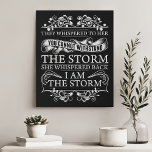 Imitation Canevas Ils Lui Faisaient Un Whisbing : Je Suis La Tempête<br><div class="desc">Donnez du pouvoir à votre espace grâce à cette impression de toile féroce et inspirante. Avec la citation puissante "Ils lui murmurèrent : 'Vous ne pouvez pas résister à la tempête.' Elle a murmuré : "Je suis la tempête", cette oeuvre d'art est une déclaration audacieuse de résilience et de force....</div>