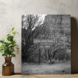 Imitation Canevas Nom personnalisé Vintage Randonnée Trail Sedona<br><div class="desc">Élevez votre décor de maison avec notre nom personnalisé Vintage Randonnée Sedona Faux Canvas Print, une pièce étonnante qui capture l'essence de l'aventure et de la romance. Cette enseigne murale est un cadeau idéal pour les anniversaires ou les mariages, symbolisant le voyage partagé par les couples amoureux. Parfait pour les...</div>