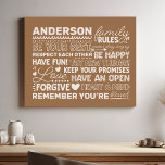 Imitation Canevas Règles de famille Nom personnalisé Nom positif<br><div class="desc">Créez une atmosphère chaleureuse et accueillante dans votre maison avec cette impression de toile tan personnalisée. Doté d'un design moderne avec des règles familiales et de l'espace pour ajouter votre nom de famille en texte blanc, cet art mural est une belle façon de célébrer votre lien unique. Un complément parfait...</div>