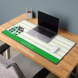 Immobilier Maison de l'entreprise Cute Green Realt<br><div class="desc">Cute tapis de bureau de société immobilière personnalisée pour un courtier à utiliser au bureau. Customisez le texte réel avec vos propres informations d'affaires de courtier en blanc sur l'herbe verte sous la maison.</div>
