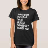 Impending Nuclear War Quick Somebody Finger Me App T-shirt (Voorkant)