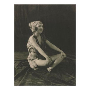 Impression Photo Aimez une pauvre femme de ménage assise Jambes cro