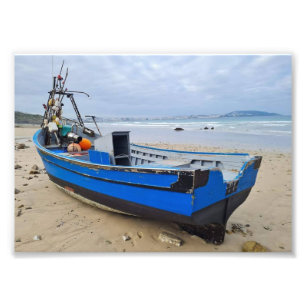 Impression Photo Bateau Bleu sur une Plage Calme ⛱️ 💙 