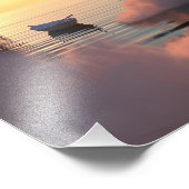 Impression Photo Bateau flottant sur l'océan au coucher du soleil (Coin)