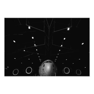 Impression Photo C.A. - 17 Globemaster III se repose dans un hangar