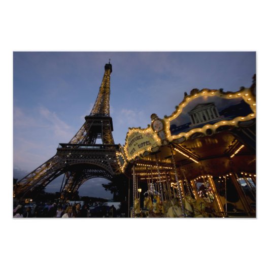 Impression Photo Carrousel près de la Tour Eiffel le soir, (Devant)