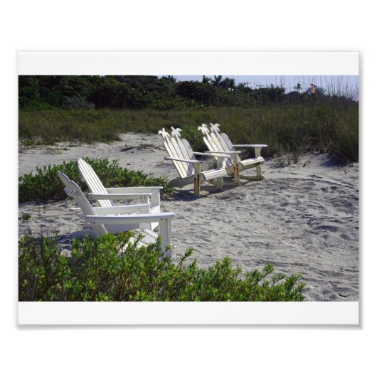 Impression Photo Chaises blanches en Adirondack sur la plage (Devant)