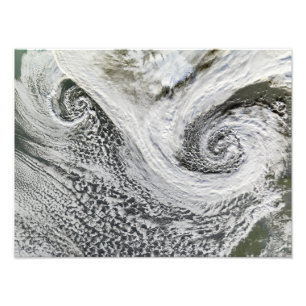 Impression Photo Deux cyclones formés en tandem au sud de l'Island