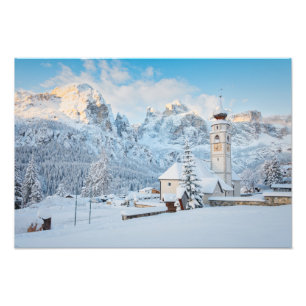 Impression Photo Eglise couverte de neige avec arrière - plan de mo