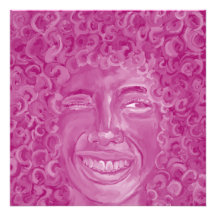 Femme aux cheveux bouclés en rose