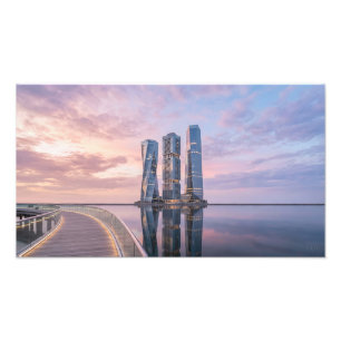 Impression Photo Gratte-ciel modernes au bord d'une eau calme au le