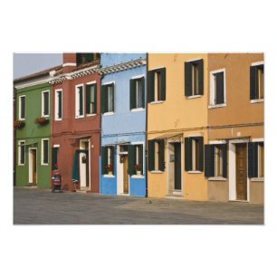 Impression Photo Italie, Burano. Rangée colorée de maisons et rue v