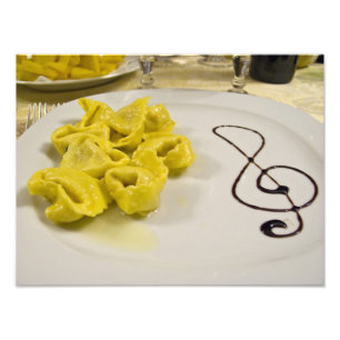 Impression Photo Italie, Cento. Une assiette de tortellini au froma