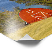 Impression Photo La grange rouge se trouve le long du lac pittoresq (Coin)