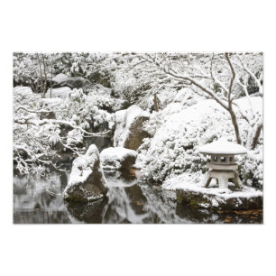 Impression Photo La neige tombe dans le jardin japonais de Portland