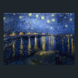Impression Photo La nuit étoilée de Vincent van Gogh sur le Rhône<br><div class="desc">1888. Starry Night Over the Rhone de Vincent Willem van Gogh,  peintre post-impressionniste d'origine hollandaise dont l'oeuvre,  remarquable par sa beauté rugueuse,  son honnêteté émotionnelle et sa couleur audacieuse,  a eu une influence considérable sur l'art du XXe siècle.</div>