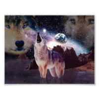 Loup hurlant à travers l'univers