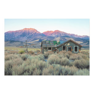 Impression Photo Maison abandonnée avec paysage de montagne paysage