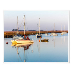 Impression Photo Marée haute dans le port par une soirée calme.