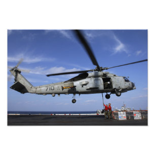 Impression Photo Ordnancemen relient des câbles de transport