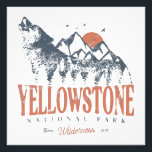 Impression Photo Parc national de Yellowstone Montagnes Wolf Vintag<br><div class="desc">Design vintage Yellowstone US National Park Wolf, Mountains & Adventure. Super vêtements design pour les personnes qui aiment le camping en plein air, camping, randonneur, randonnée, voyage en voiture, voyage en famille, voyage d'été. Le tee-shirt parfait à porter lors de la planification du voyage dans les parcs nationaux. Une excellente...</div>