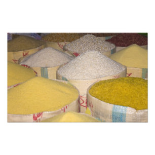 Impression Photo Pâtes, céréales et riz en sacs au souk à