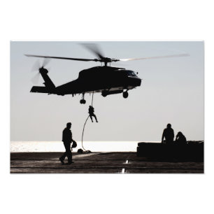 Impression Photo Rapide-corde de personnel hors d'un SH-60F
