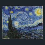 Impression Photo Starry Night Vincent Van Gogh<br><div class="desc">Starry Night de Vincent Van Gogh, huile sur toile 1889, est un tableau paysager d'un vaste tourbillon d'étoiles brillantes sur un paysage de ville lointaine et de collines ondulantes, avec un seul cyprès au premier plan comme une flamme vert foncé. Van Gogh a peint son chef-d'oeuvre étoilé non pas de...</div>