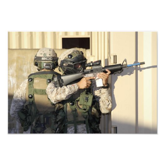 Impression Photo Un chef d'infanterie vise son arme (Devant)