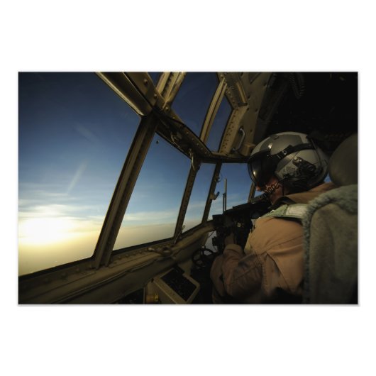Impression Photo Un pilote de C-130 Hercules scanne l'horizon (Devant)