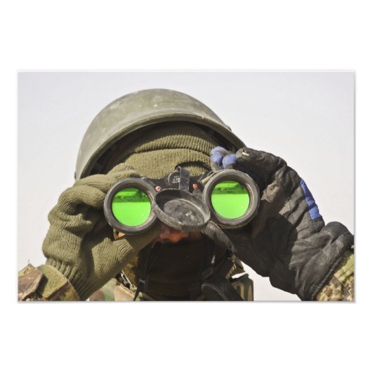 Impression Photo Un soldat afghan scanne l'horizon (Devant)