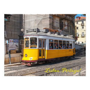 Impression Photo Un tramway jaune emblématique, Lisbonne, Portugal