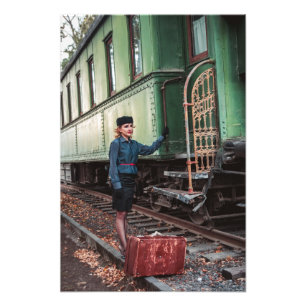 Impression Photo Une femme rétro vintage à la gare