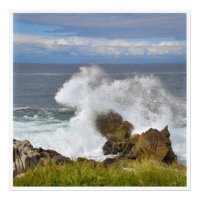 Vagues de l'Atlantique se brisant sur les rochers