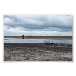 Impression Photo Vestige des profondeurs : bateau coulé au barrage