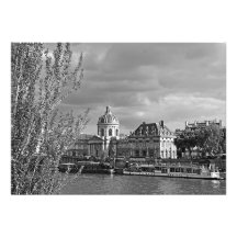 Vue sur le Louvre depuis les bords de Seine