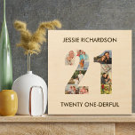 Impression Sur Bois 21e anniversaire Photo Collage Numéro 21 Custom<br><div class="desc">Créez votre propre collage photo d'art en bois pour un cadeau unique de 21e anniversaire. Le design comporte un collage photo en forme de numéro 21. Le modèle est mis en place pour que vous puissiez ajouter vos propres photos ainsi qu'un nom et votre propre libellé personnalisé dans la typographie...</div>
